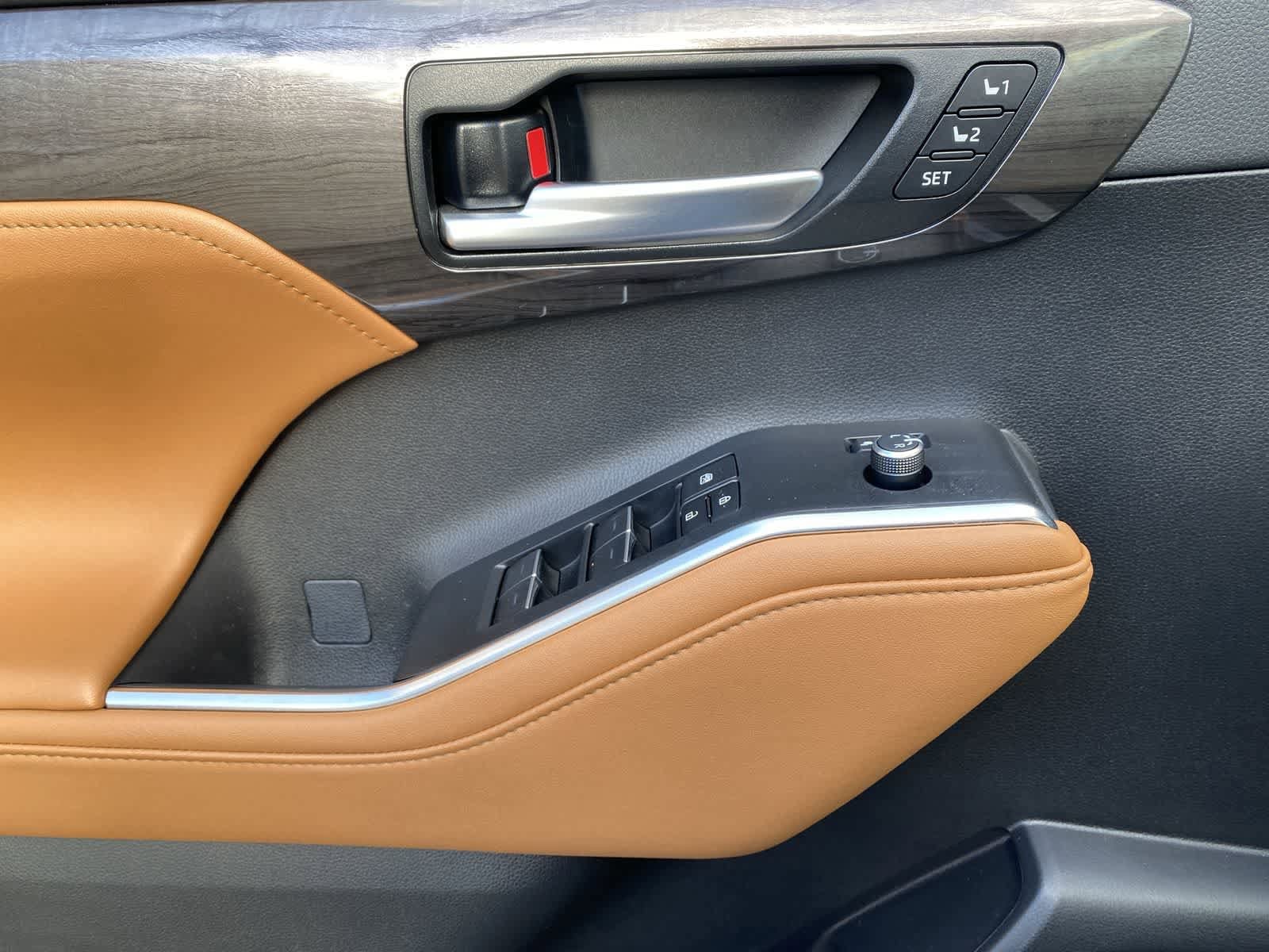 Thumbnail: 2025 Toyota Highlander - 21