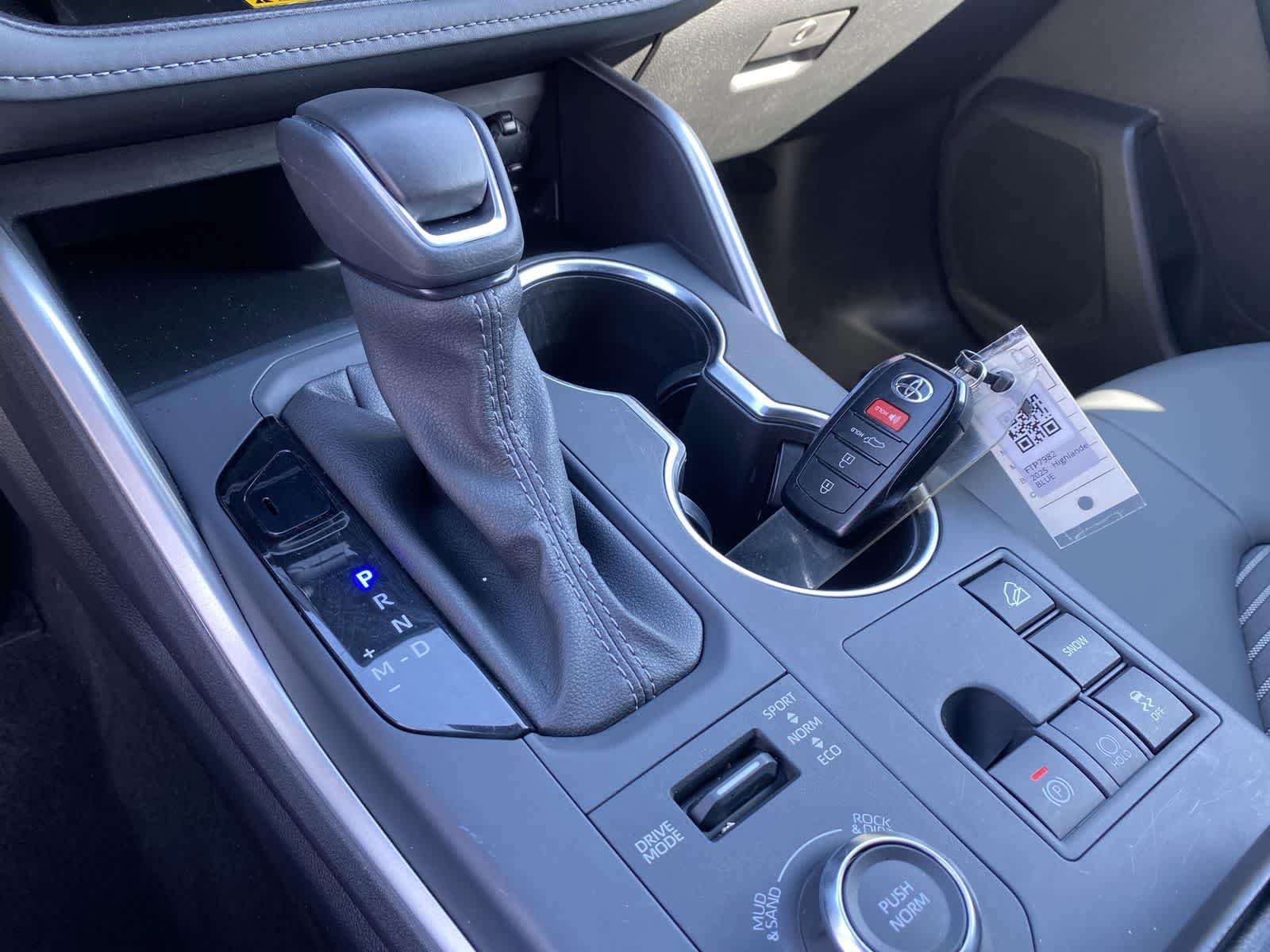 Thumbnail: 2025 Toyota Highlander - 32