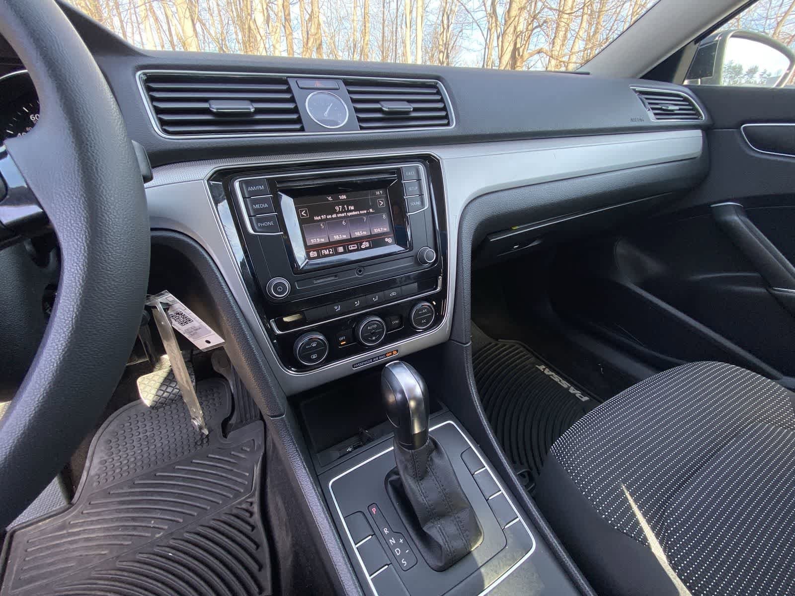 Thumbnail: 2016 Volkswagen Passat - 26