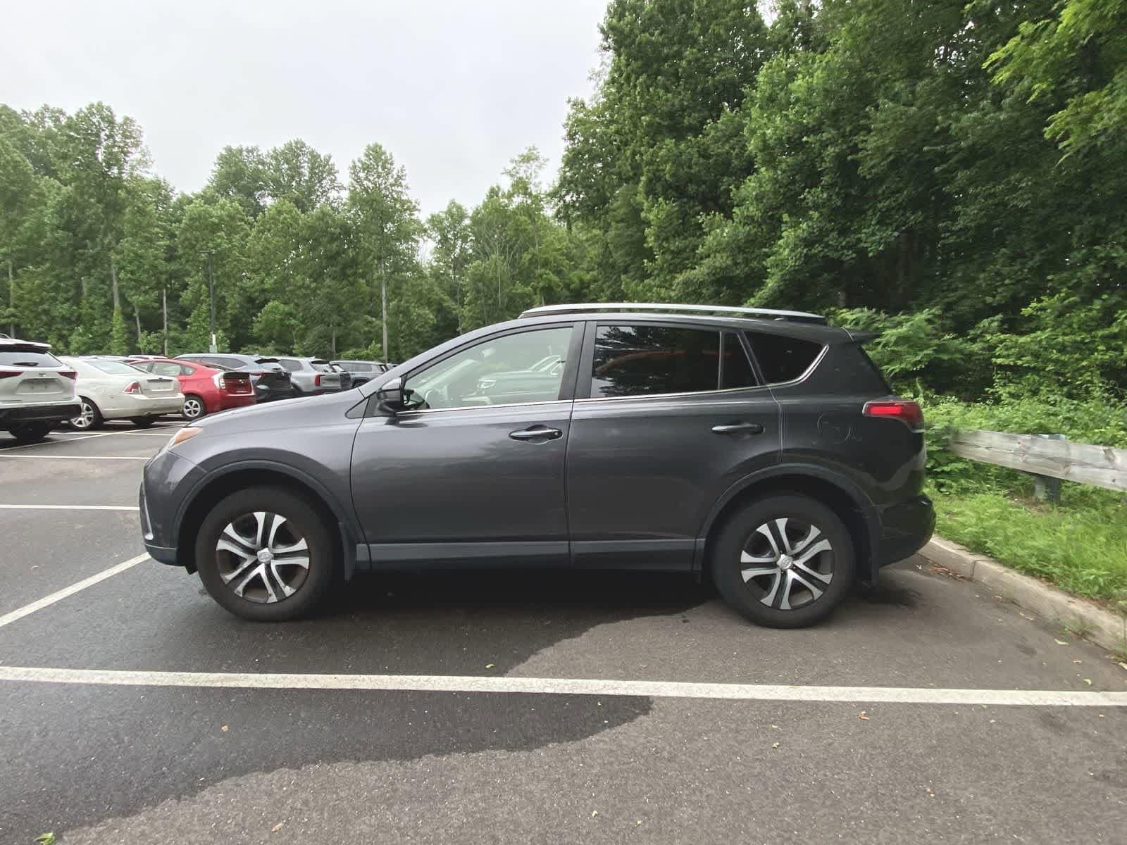 2017 Toyota RAV4 LE 9