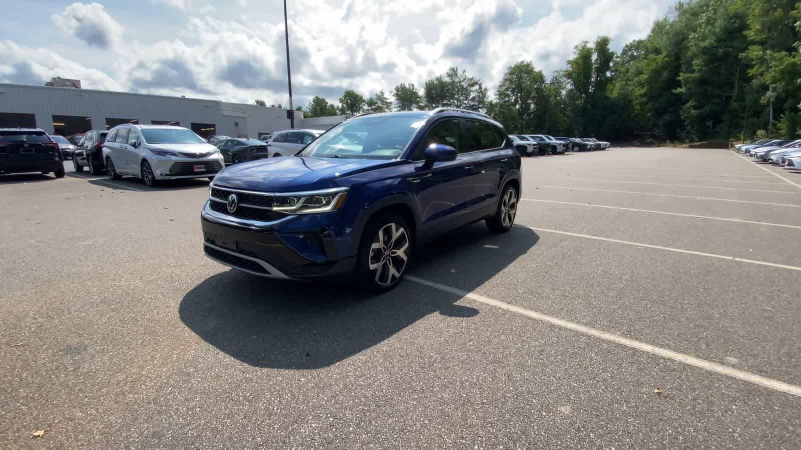 Thumbnail: 2022 Volkswagen Taos - 4