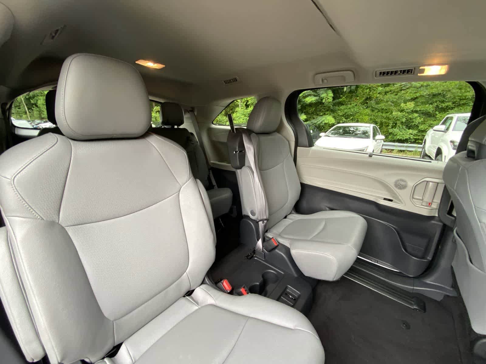 Thumbnail: 2024 Toyota Sienna - 24