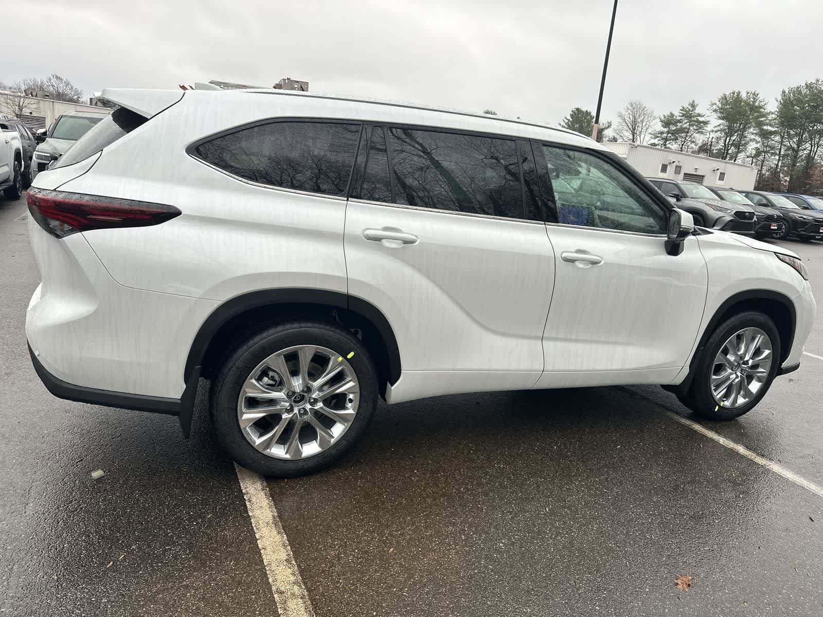 Thumbnail: 2026 Toyota Highlander - 21