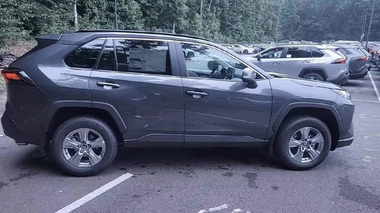 Thumbnail: 2025 Toyota RAV4 - 9