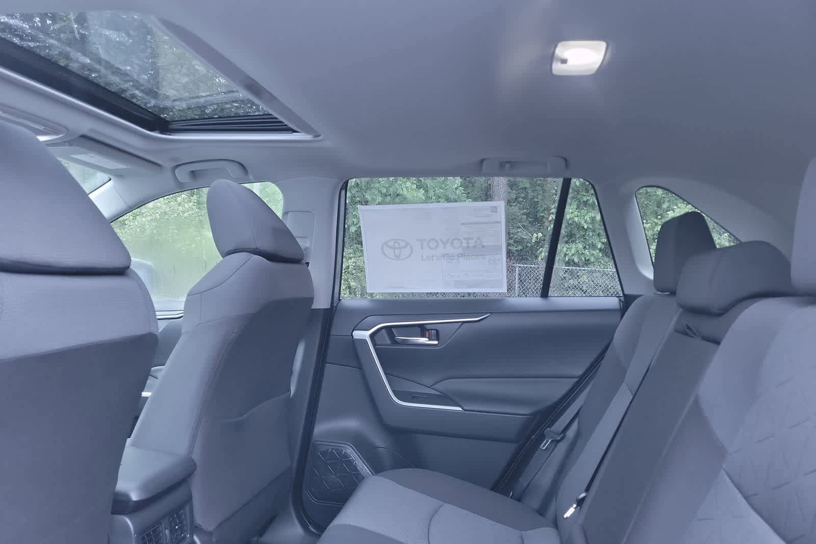 2025 Toyota RAV4 XLE 29