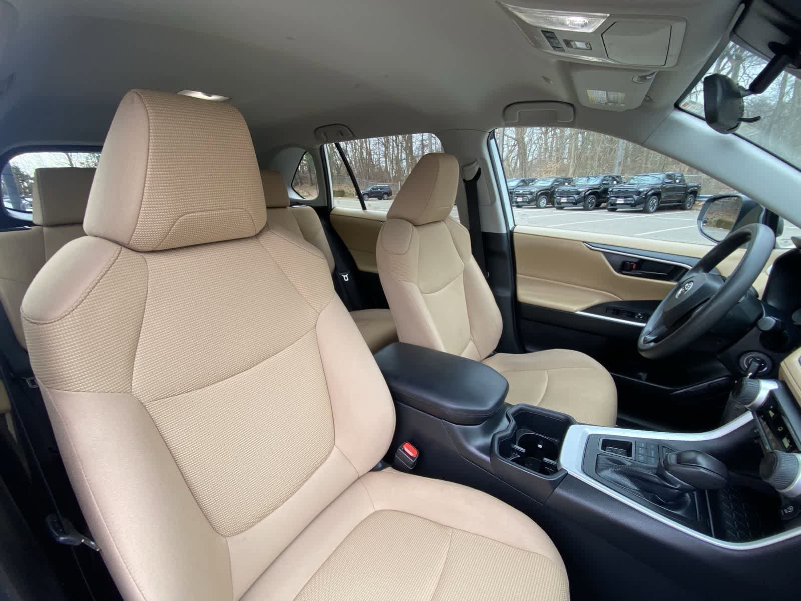 Thumbnail: 2023 Toyota RAV4 - 21