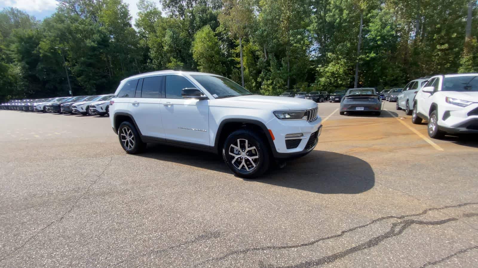 Thumbnail: 2024 Jeep Grand Cherokee - 3
