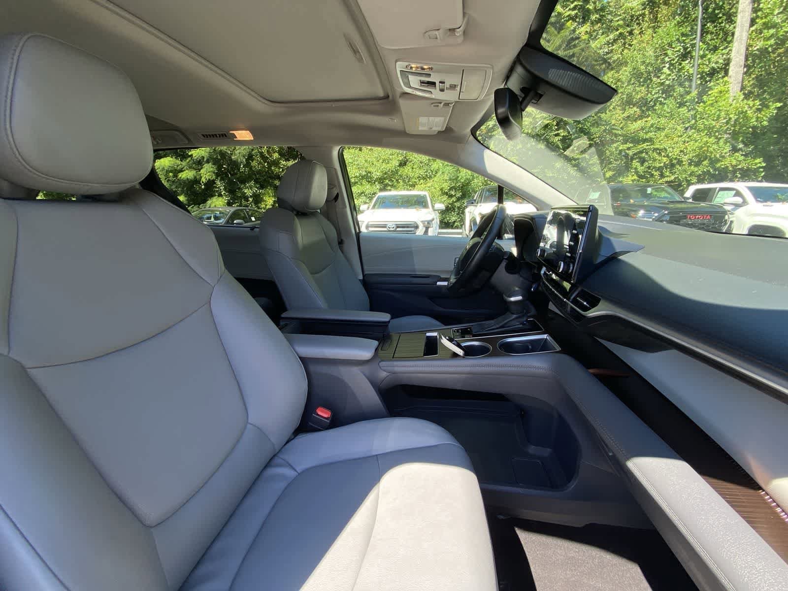 Thumbnail: 2024 Toyota Sienna - 21