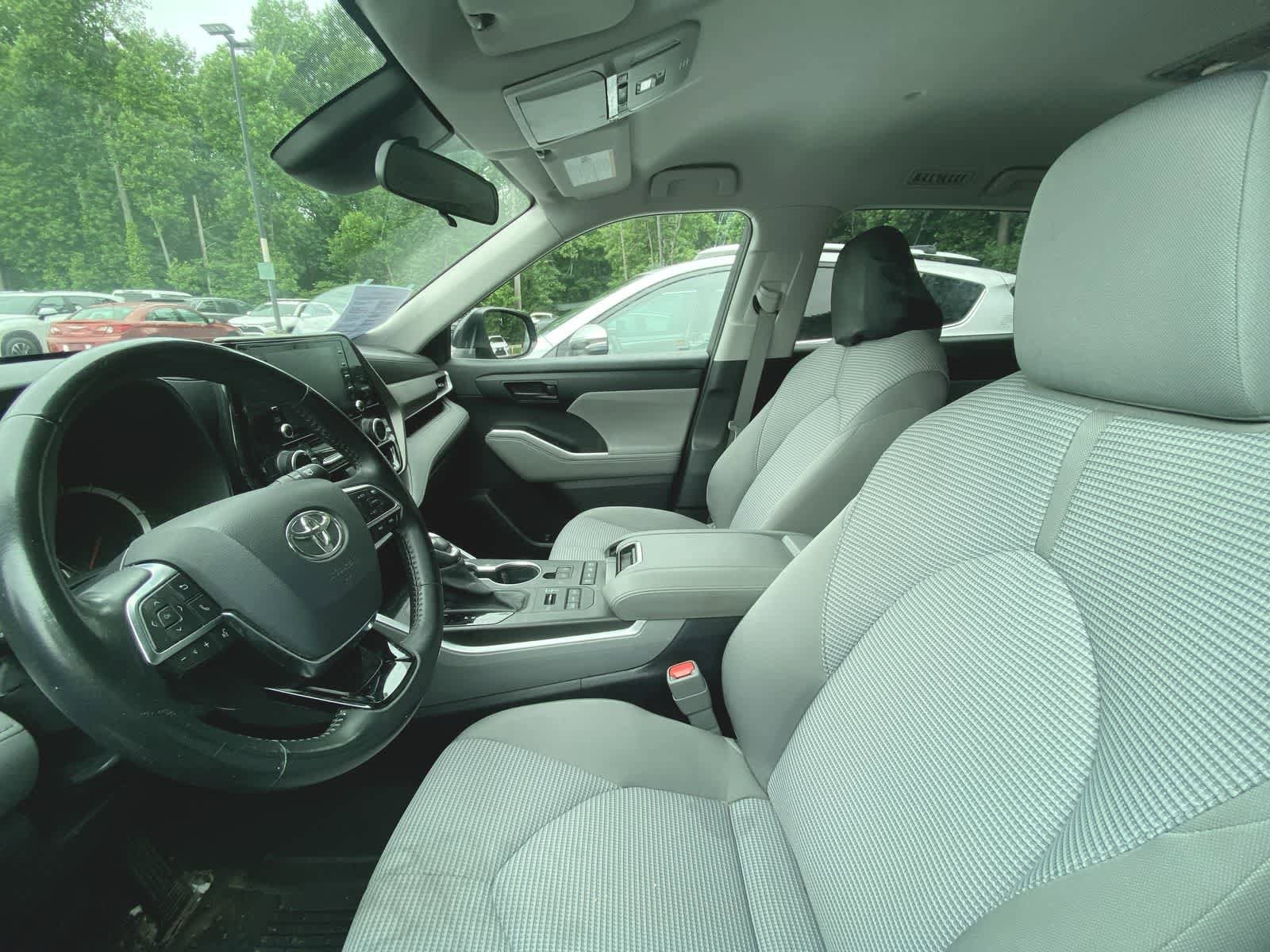 2020 Toyota Highlander LE 10