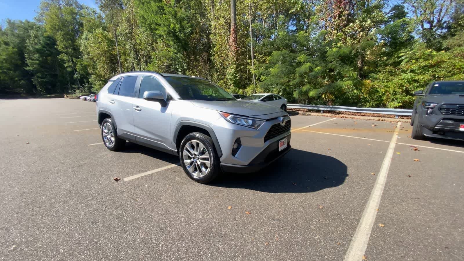 2021 Toyota RAV4 XLE Premium photo 2