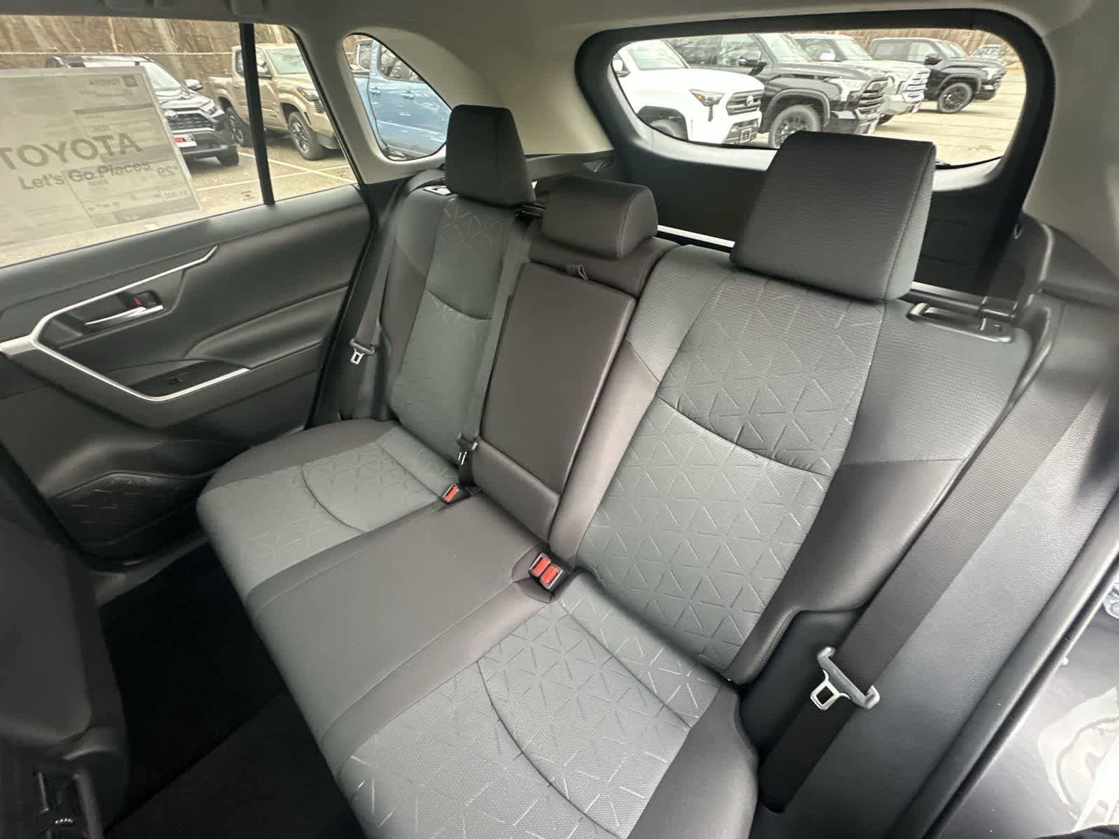 Thumbnail: 2025 Toyota RAV4 - 32