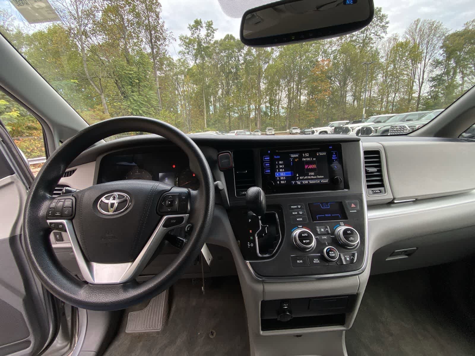 Thumbnail: 2015 Toyota Sienna - 19