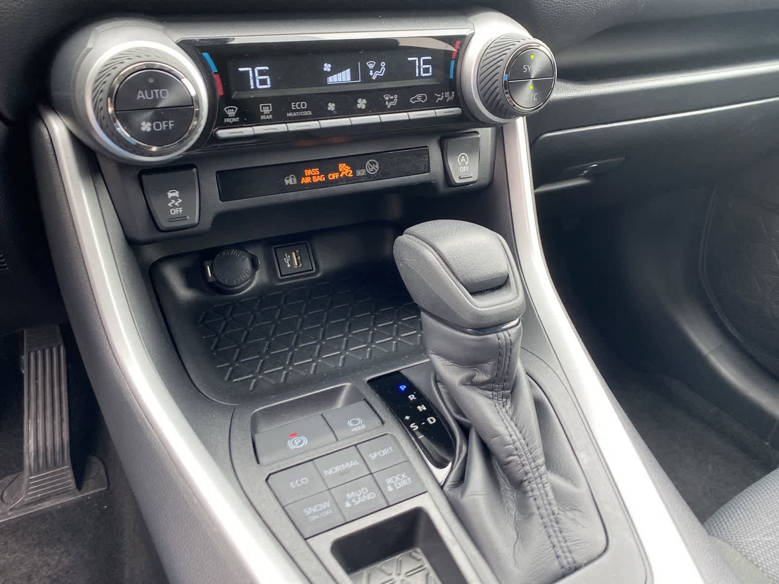 Thumbnail: 2025 Toyota RAV4 - 34