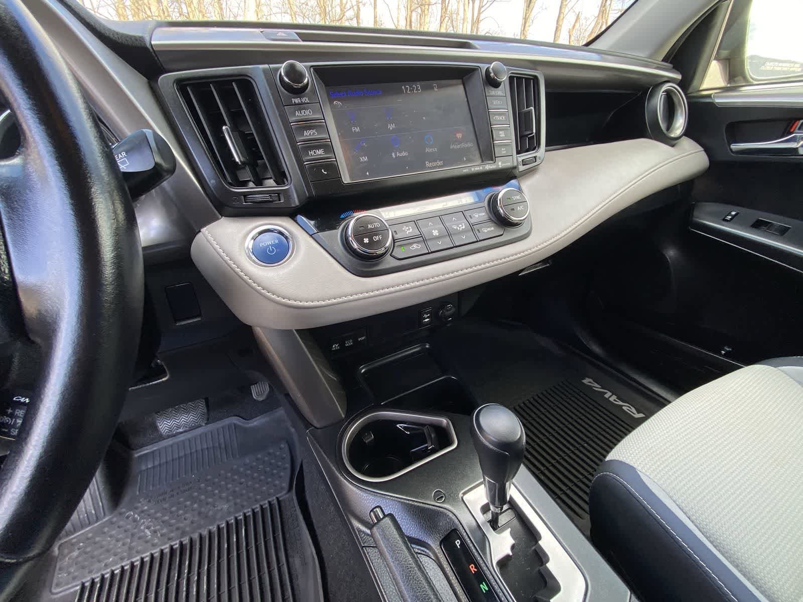 Thumbnail: 2016 Toyota RAV4 - 23