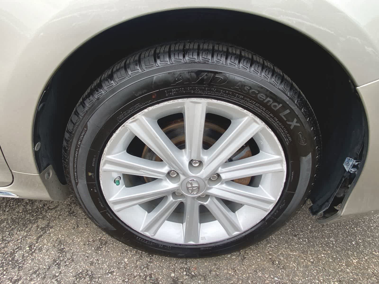 Thumbnail: 2014 Toyota Camry - 14