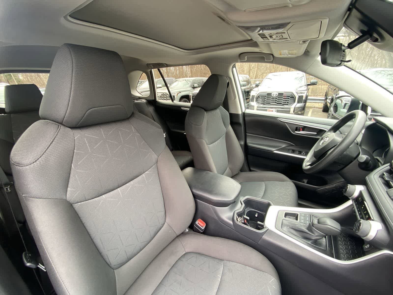 Thumbnail: 2025 Toyota RAV4 - 25