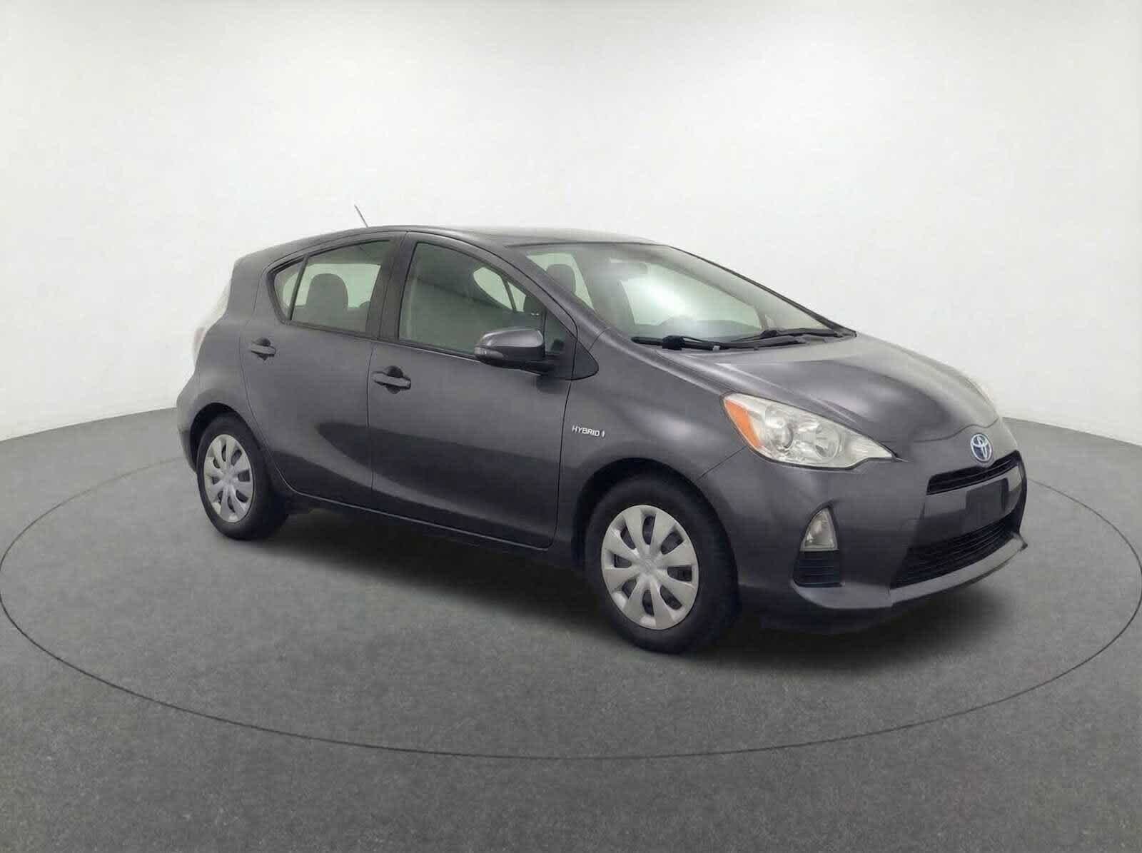 Thumbnail: 2012 Toyota Prius c - 3