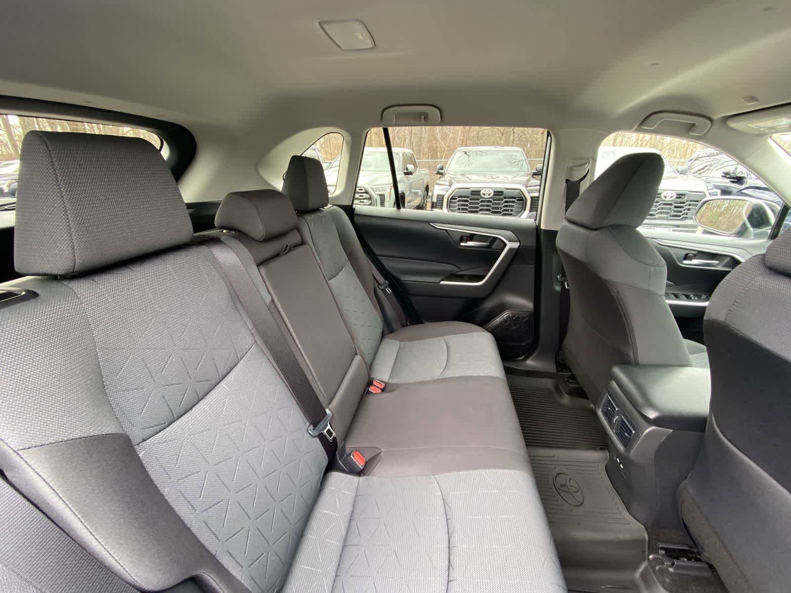 Thumbnail: 2025 Toyota RAV4 - 36