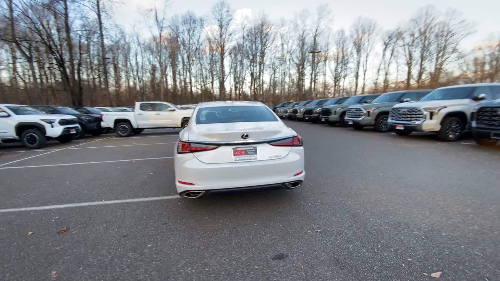 Thumbnail: 2022 Lexus ES - 13