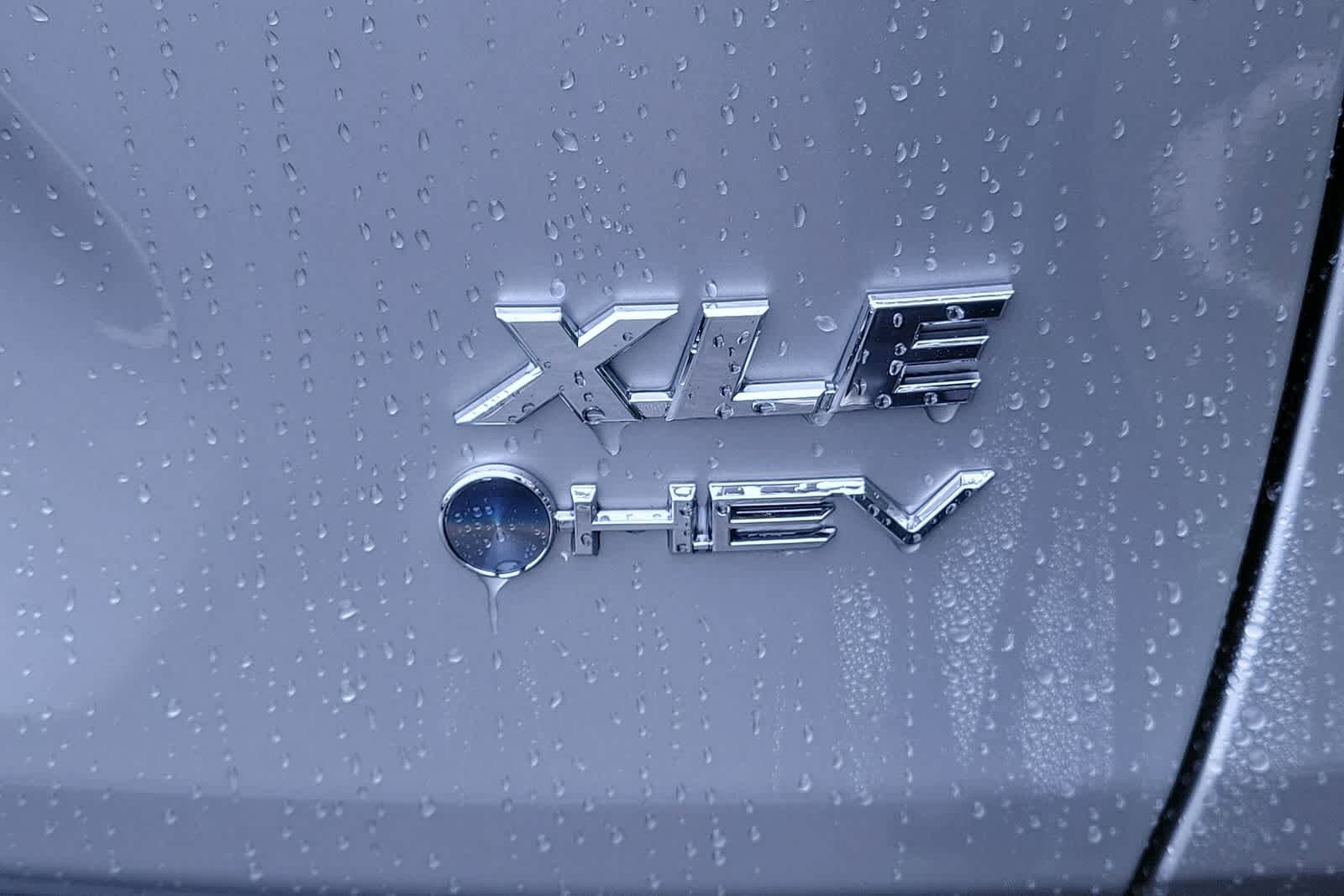 2025 Toyota RAV4 XLE 16