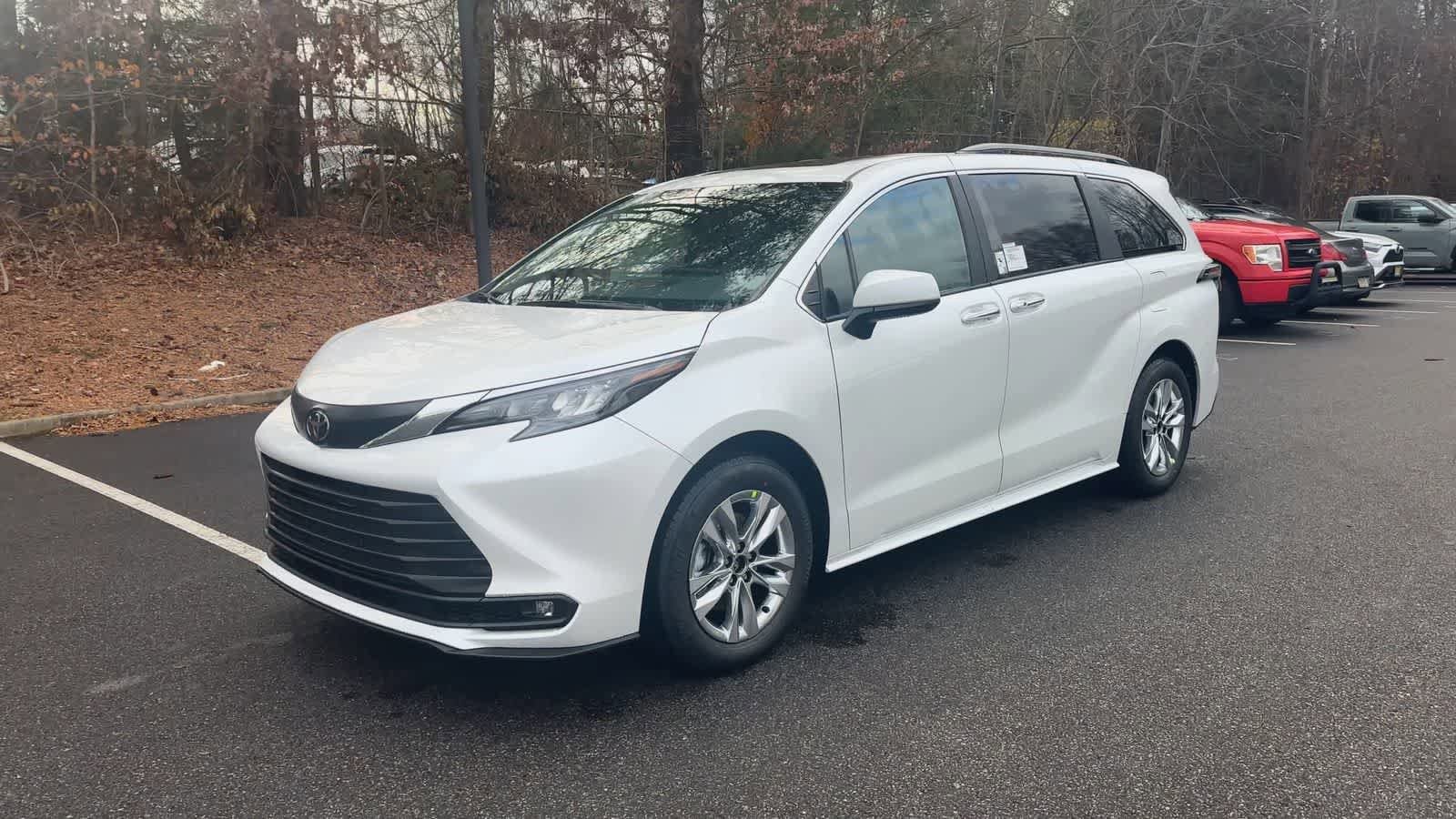 Thumbnail: 2026 Toyota Sienna - 4