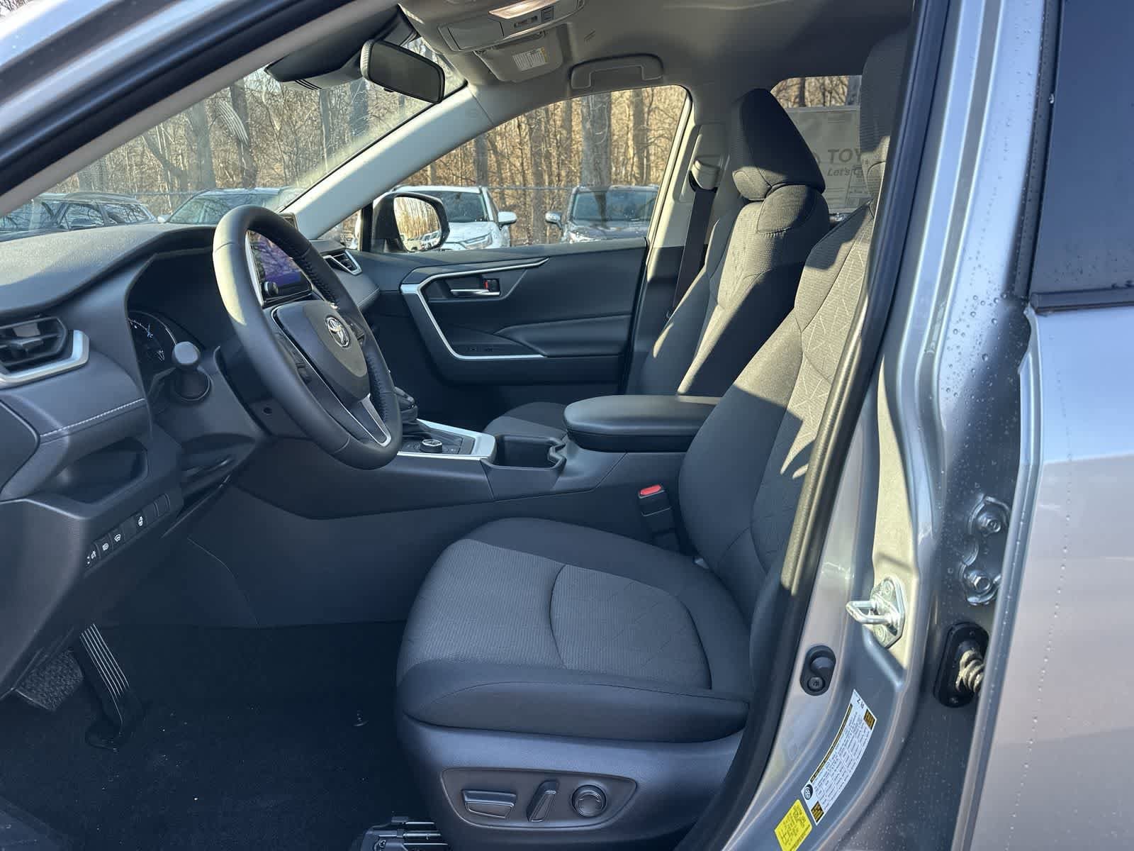 Thumbnail: 2025 Toyota RAV4 - 30