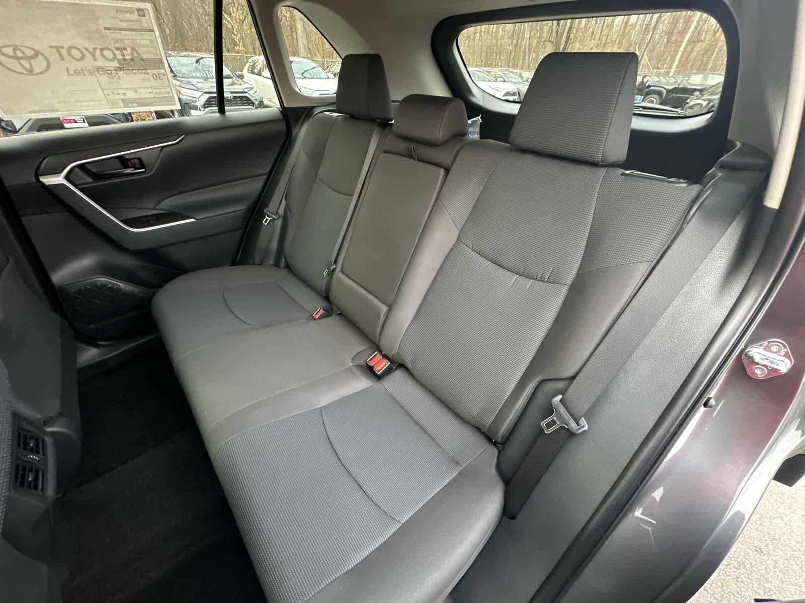 Thumbnail: 2025 Toyota RAV4 - 32