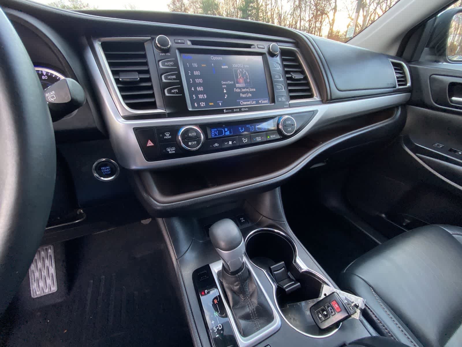 Thumbnail: 2016 Toyota Highlander - 27