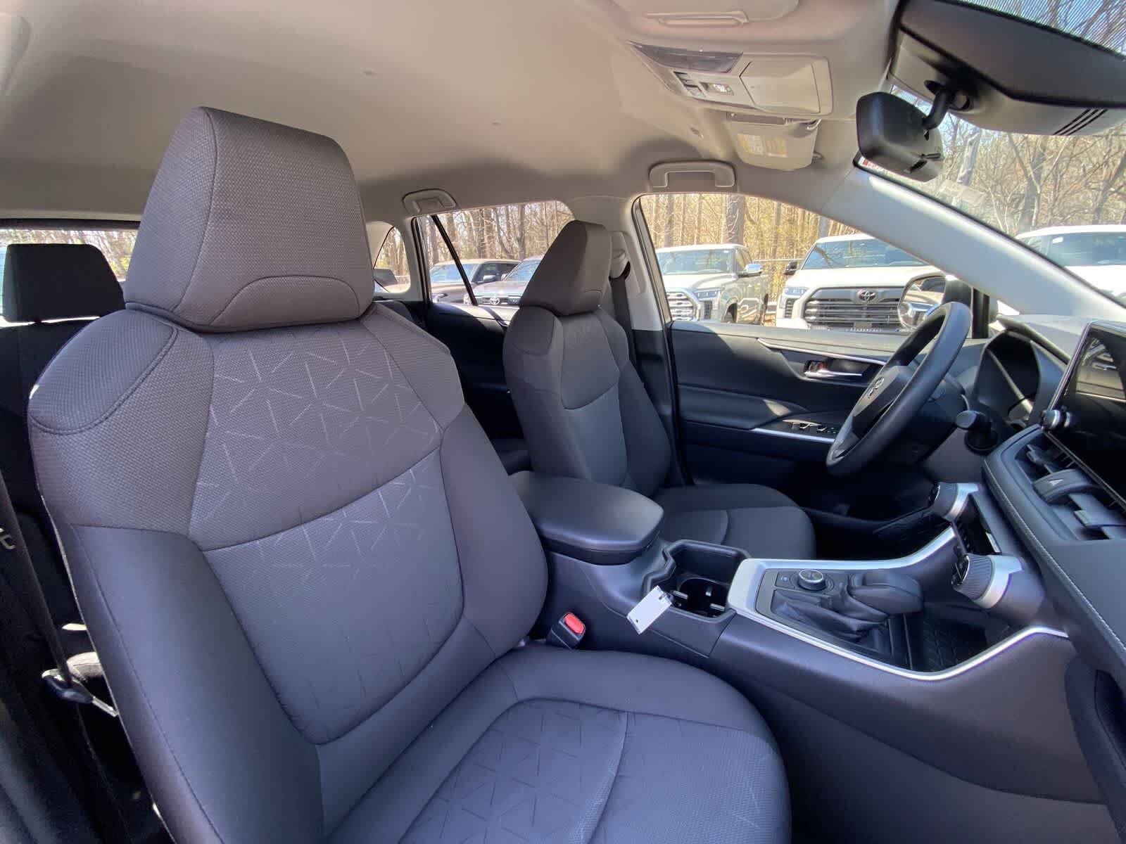 Thumbnail: 2025 Toyota RAV4 - 24