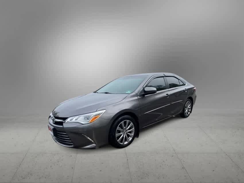 2016 Toyota Camry XLE 4