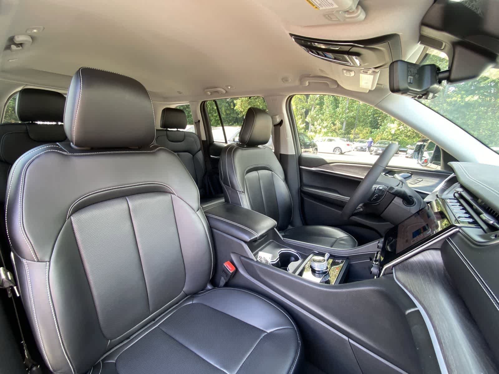 Thumbnail: 2024 Jeep Grand Cherokee - 22