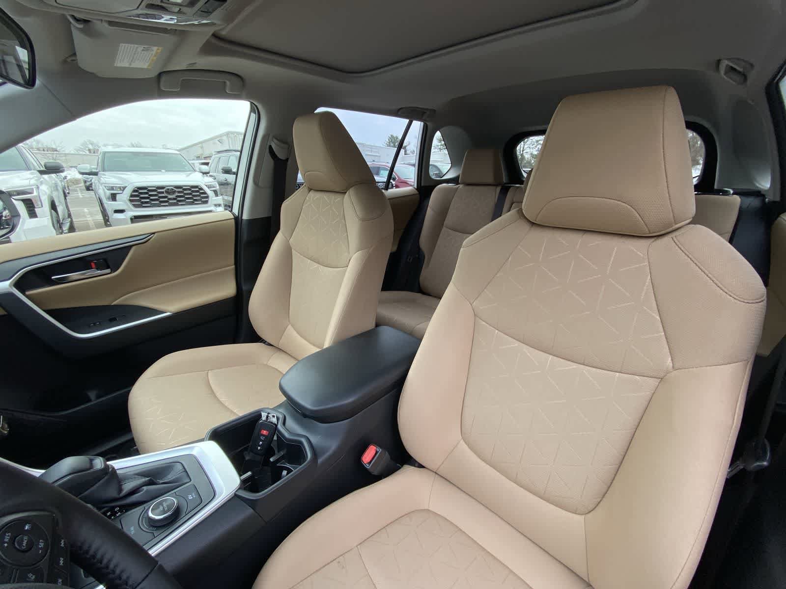 Thumbnail: 2025 Toyota RAV4 - 26