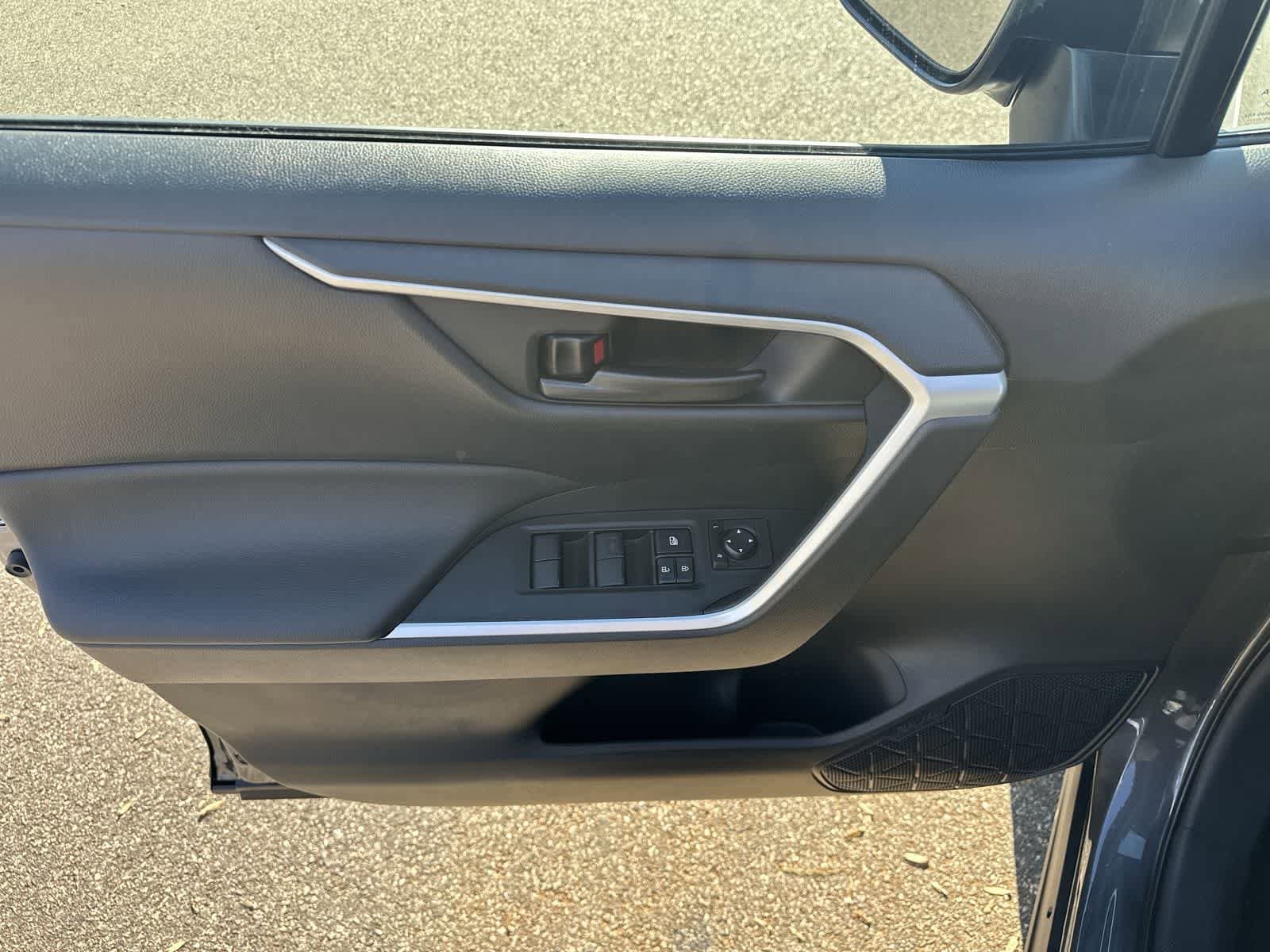 Thumbnail: 2025 Toyota RAV4 - 21