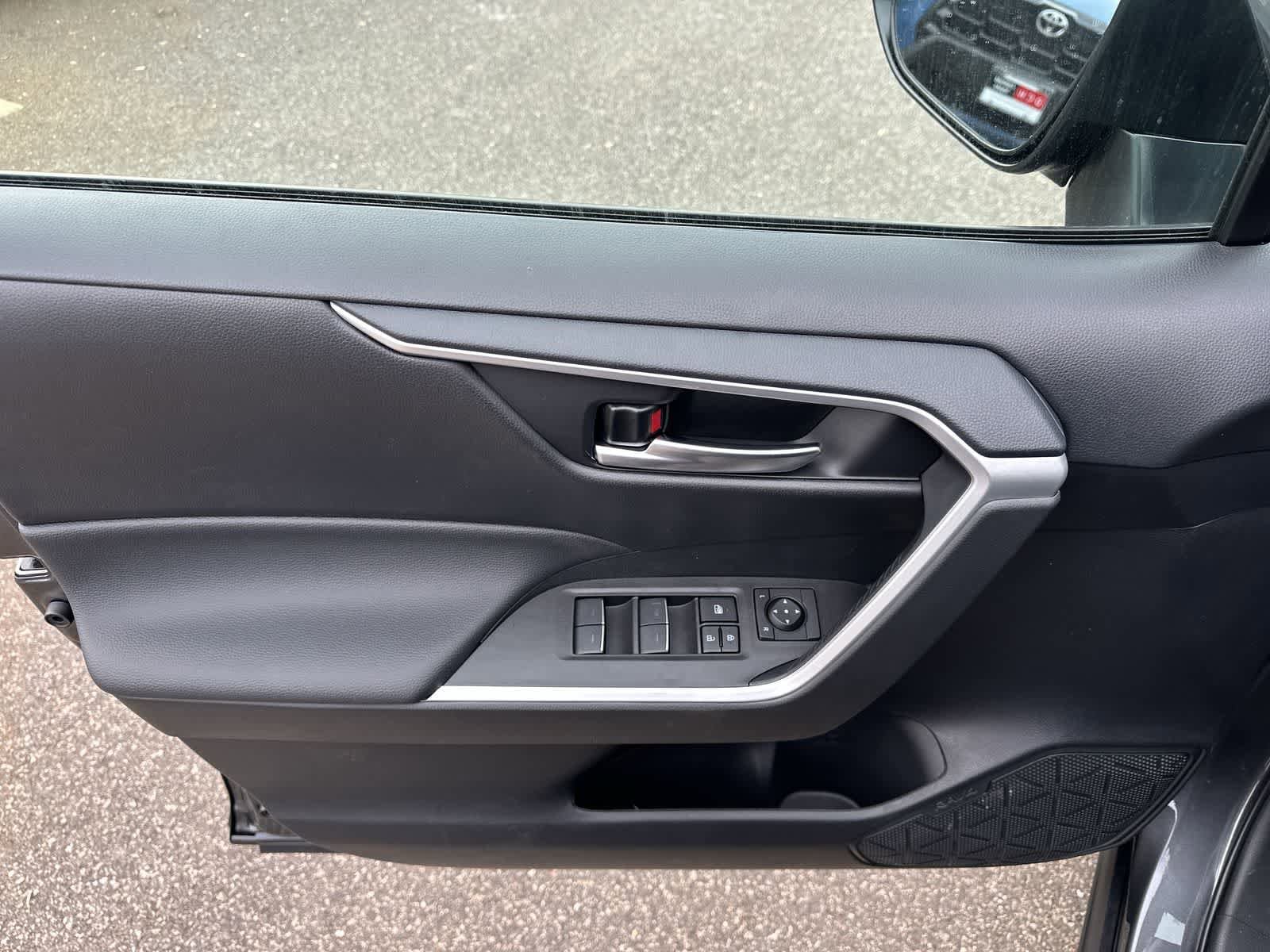 Thumbnail: 2025 Toyota RAV4 - 19