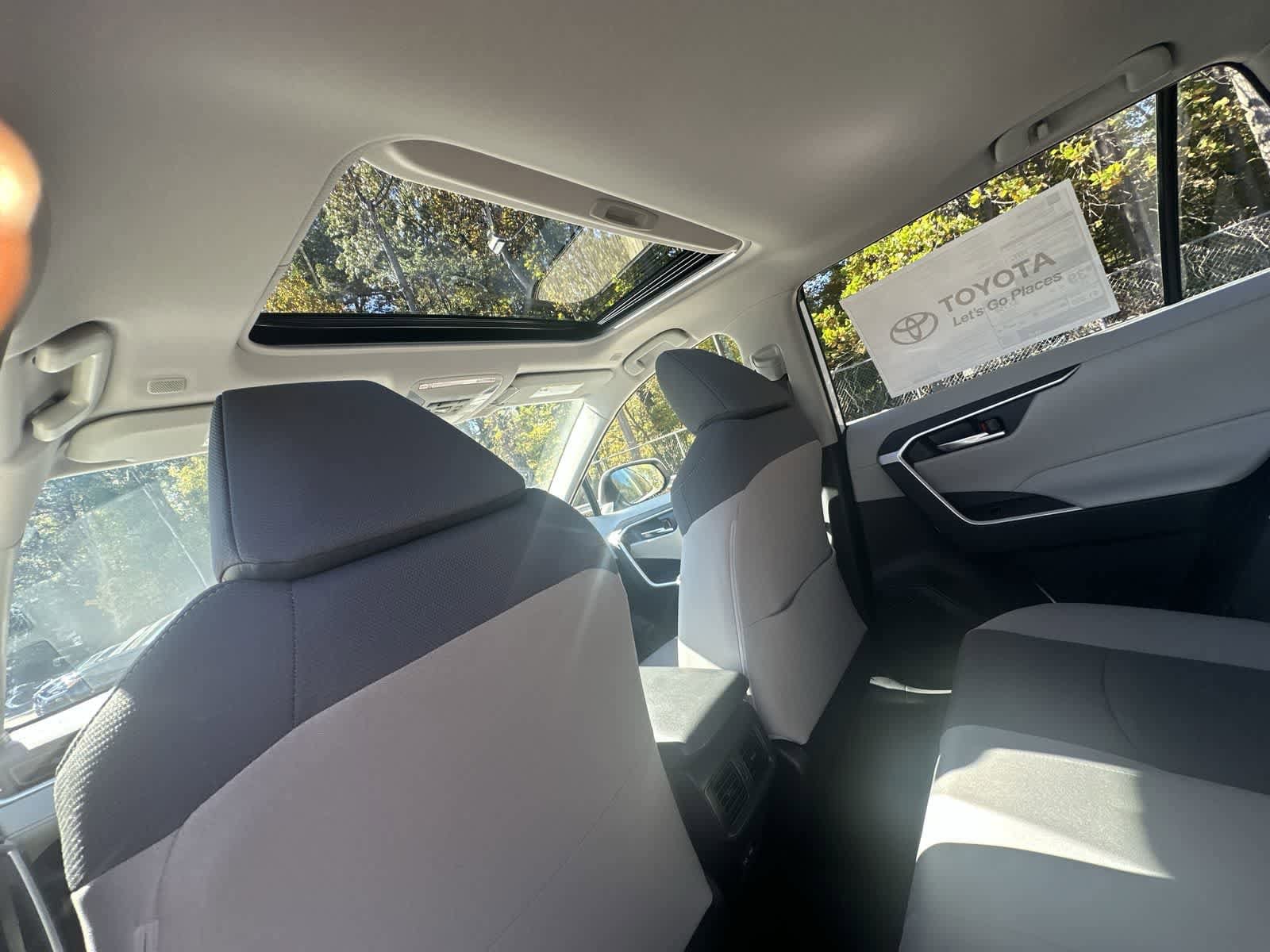 Thumbnail: 2025 Toyota RAV4 - 28