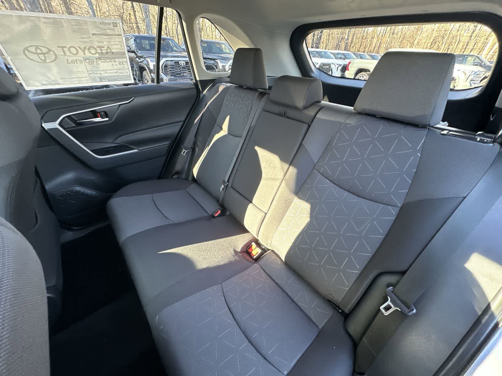 Thumbnail: 2025 Toyota RAV4 - 32