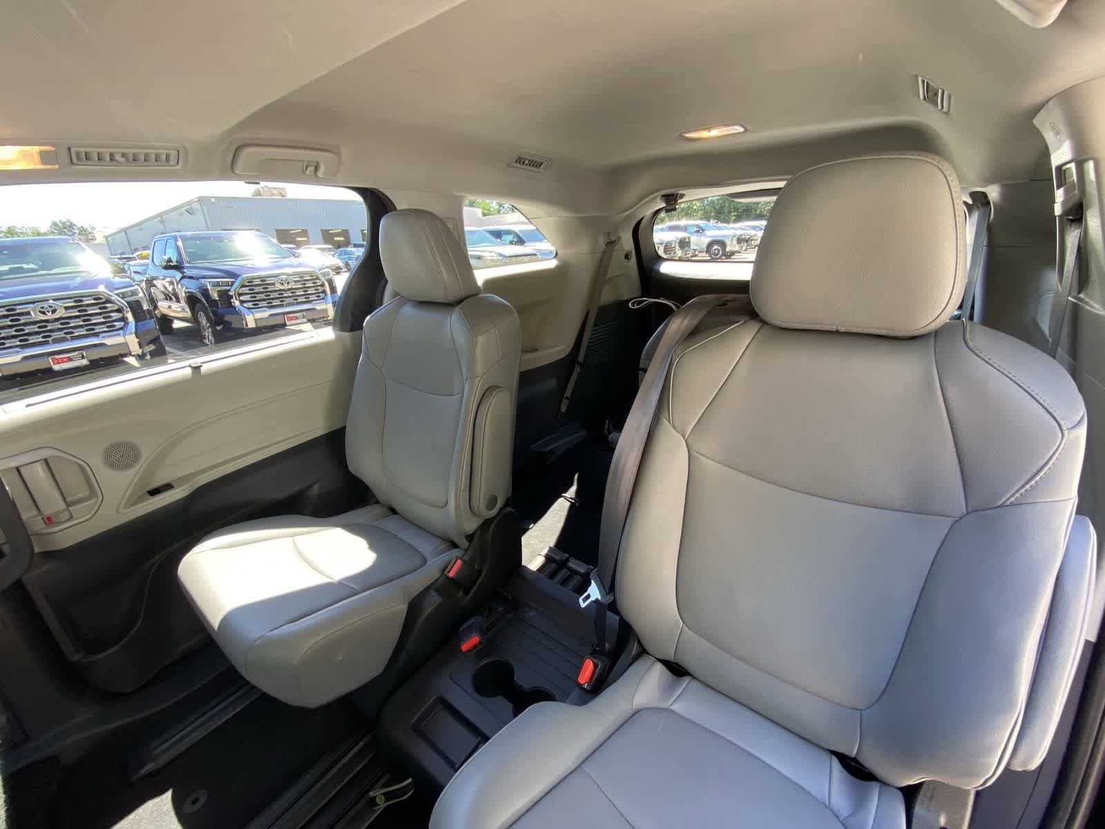 Thumbnail: 2024 Toyota Sienna - 23