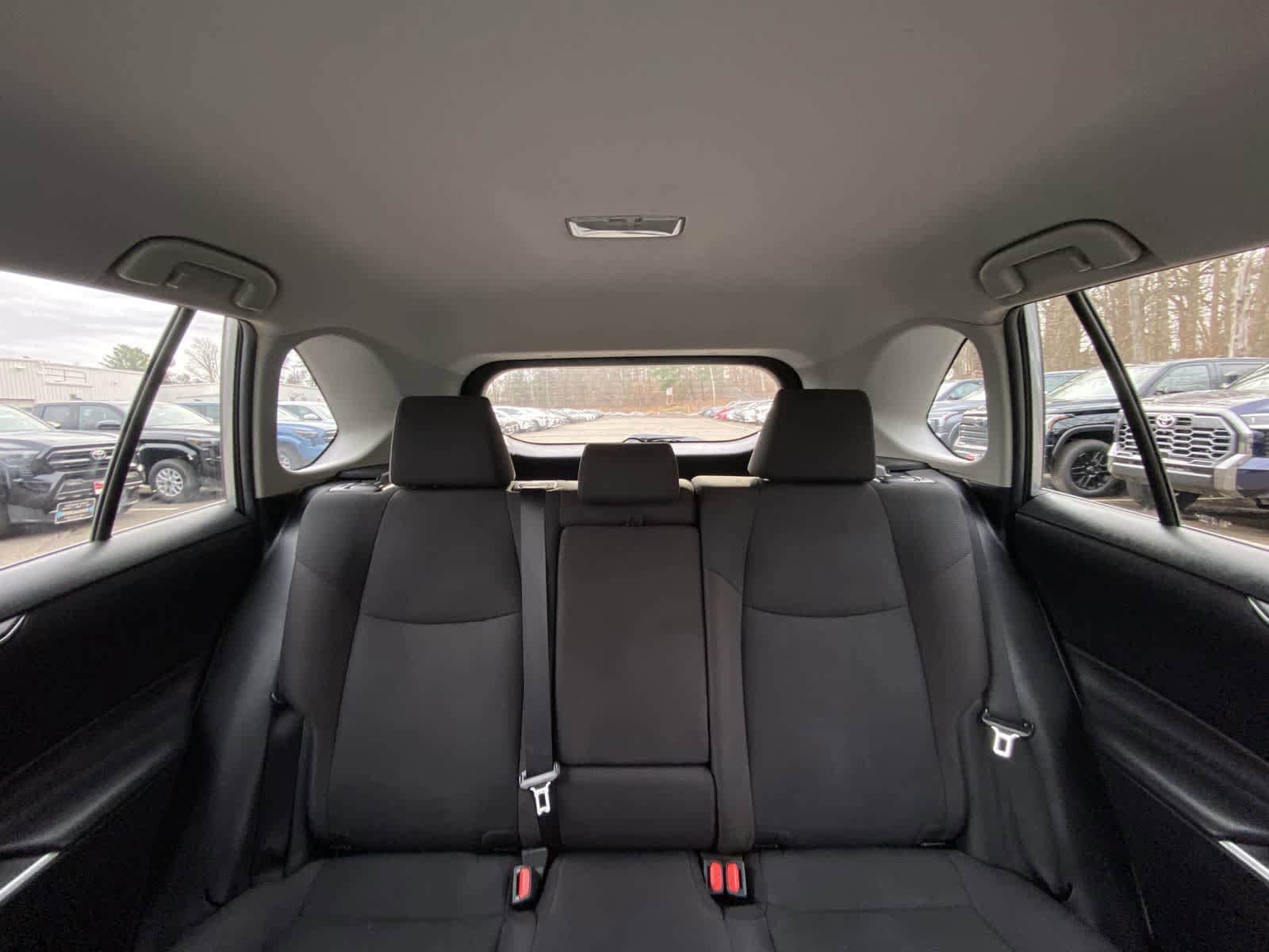 Thumbnail: 2021 Toyota RAV4 - 33