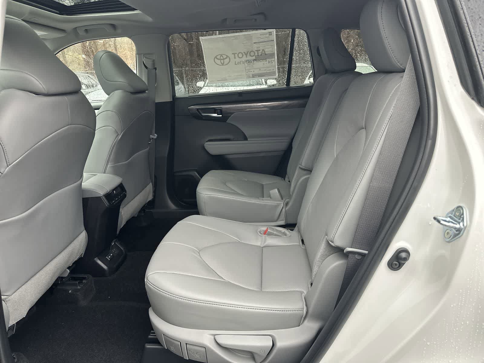 Thumbnail: 2026 Toyota Highlander - 35