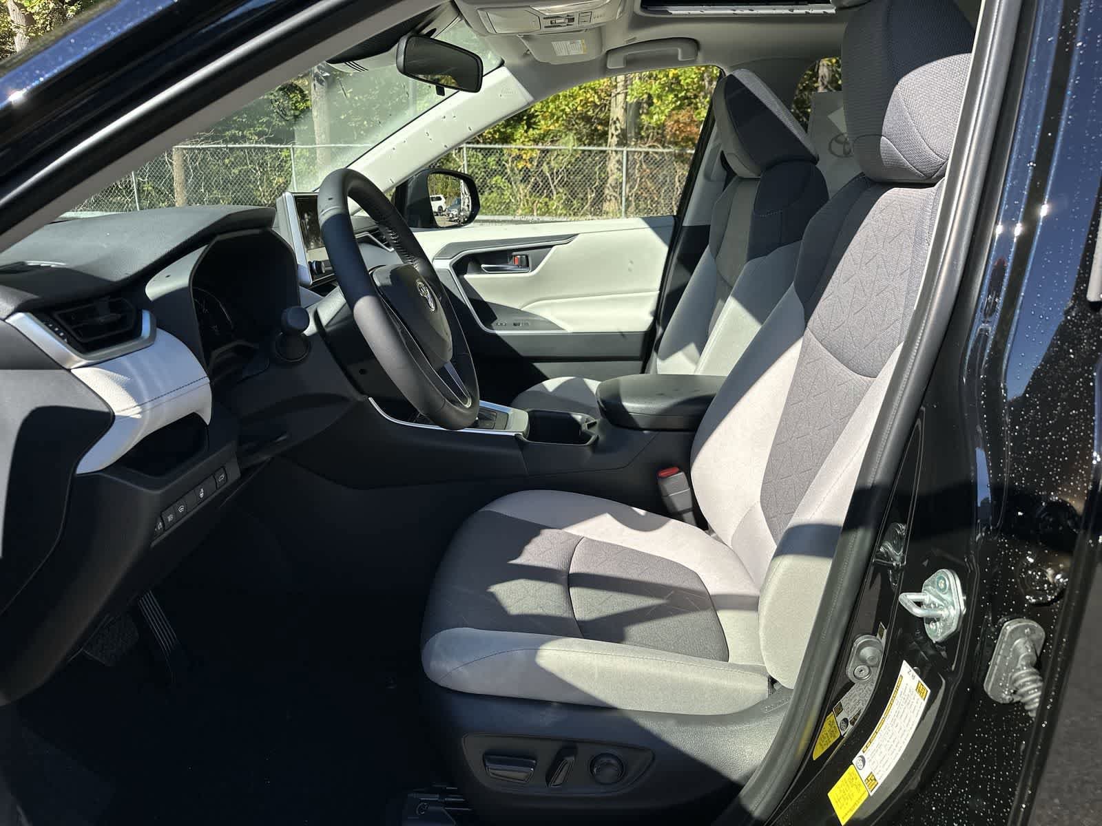 Thumbnail: 2025 Toyota RAV4 - 26
