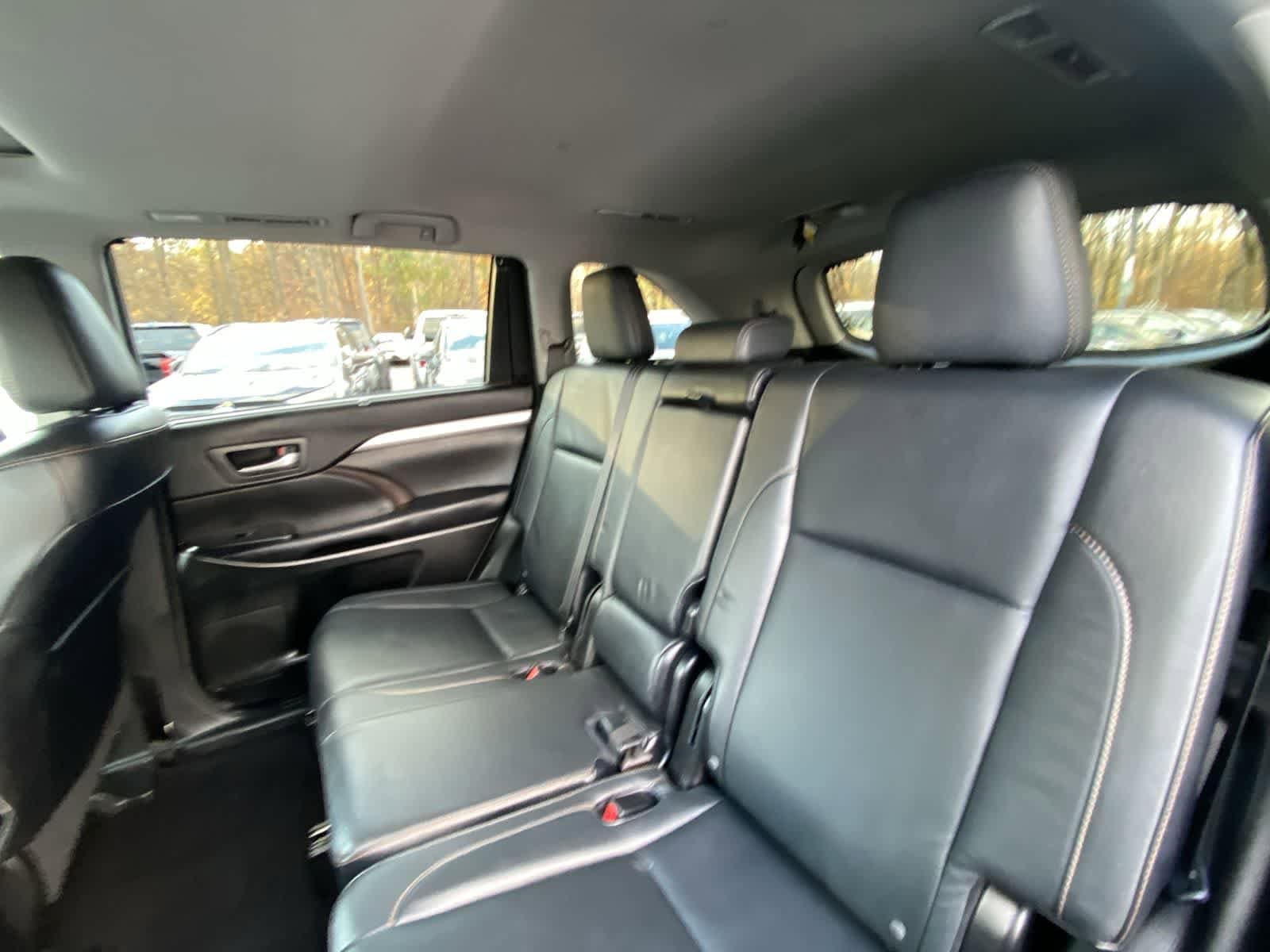 Thumbnail: 2016 Toyota Highlander - 30