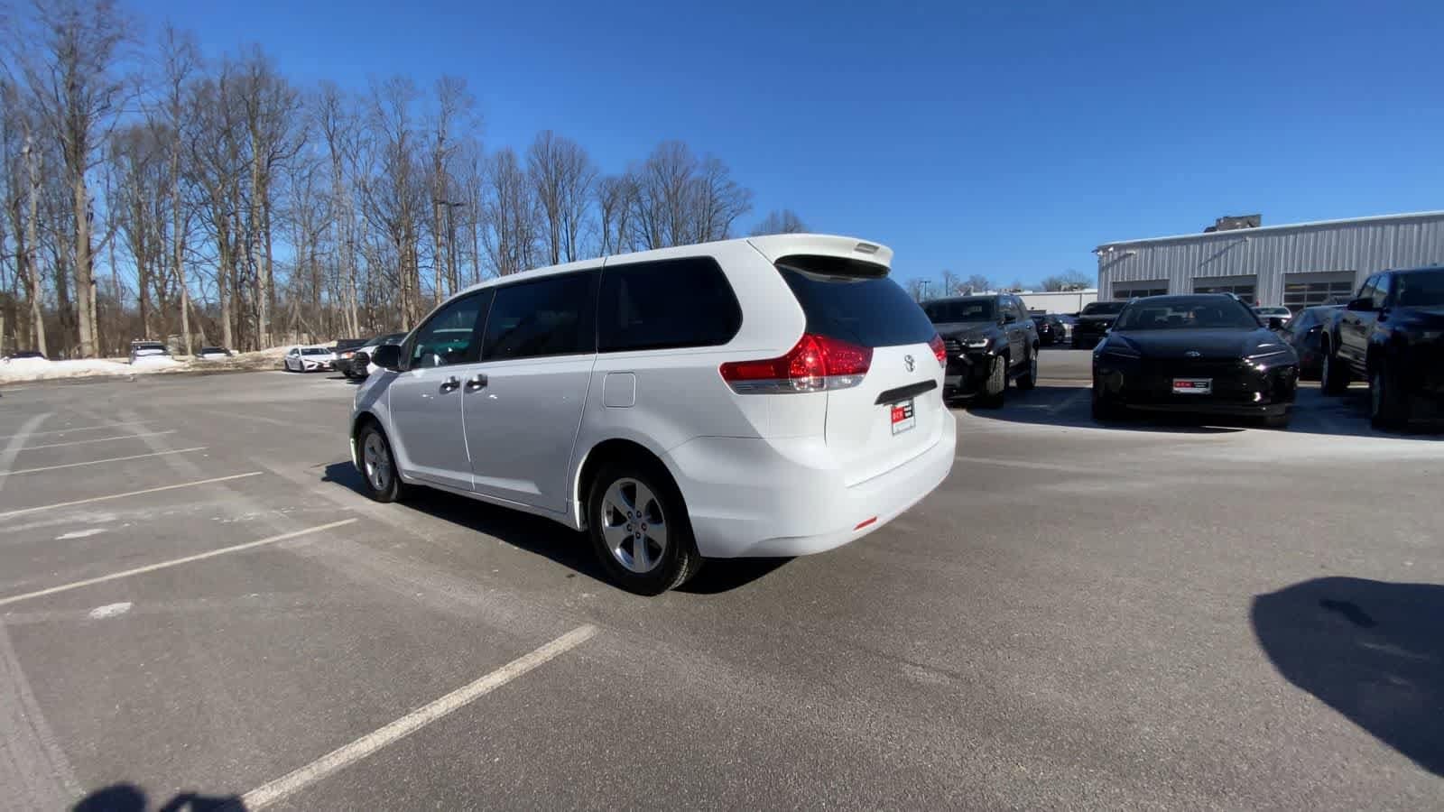 Thumbnail: 2013 Toyota Sienna - 14