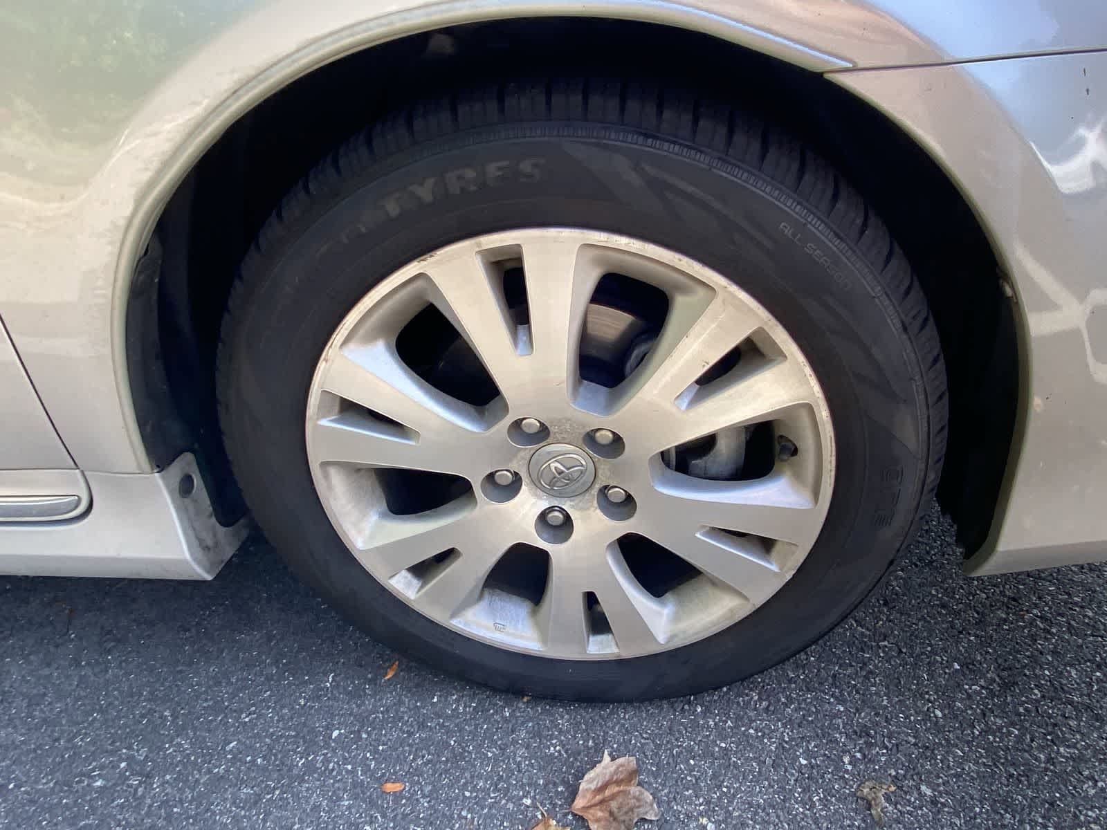 Thumbnail: 2011 Toyota Avalon - 4