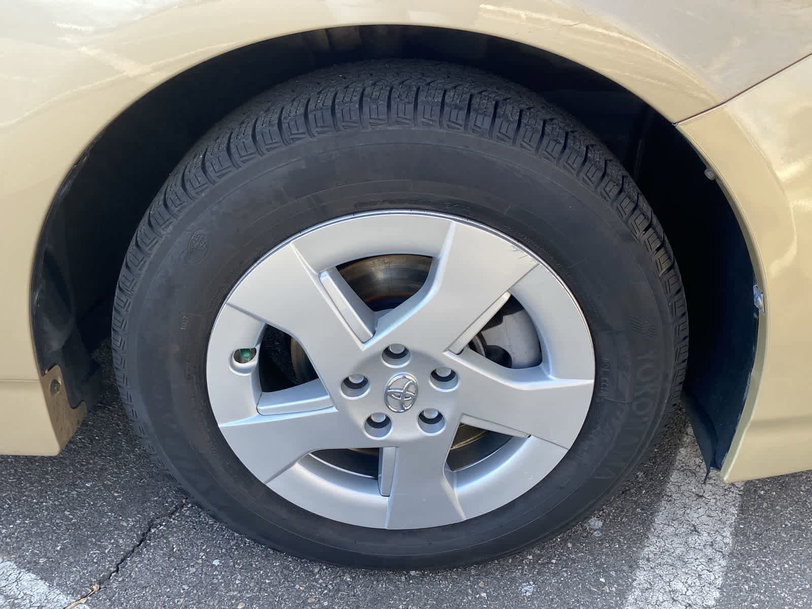 Thumbnail: 2011 Toyota Prius - 18