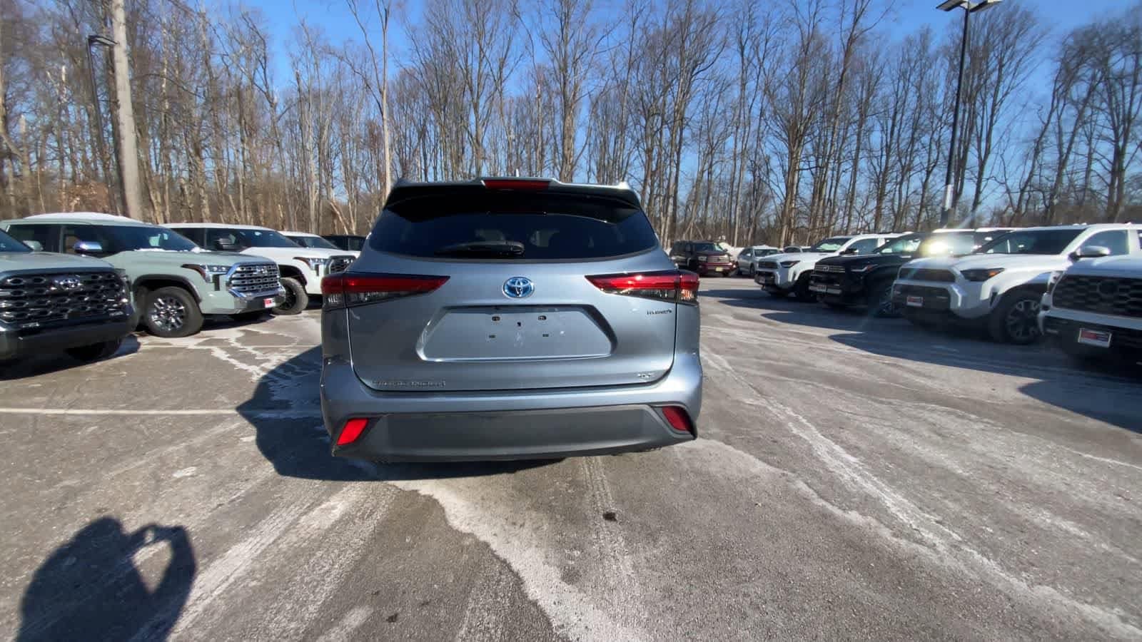 Thumbnail: 2021 Toyota Highlander - 14