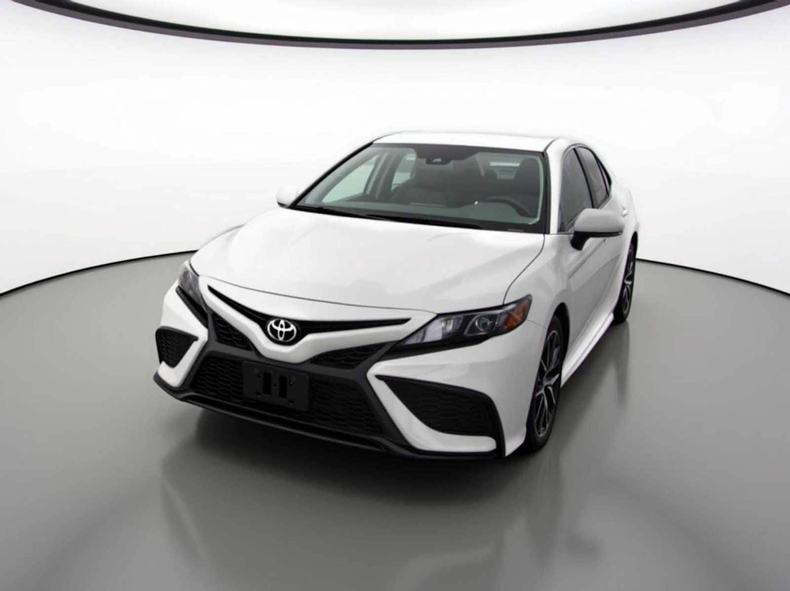 2023 Toyota Camry SE's photo