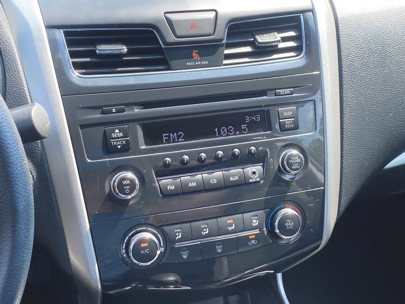 Thumbnail: 2015 Nissan Altima - 26