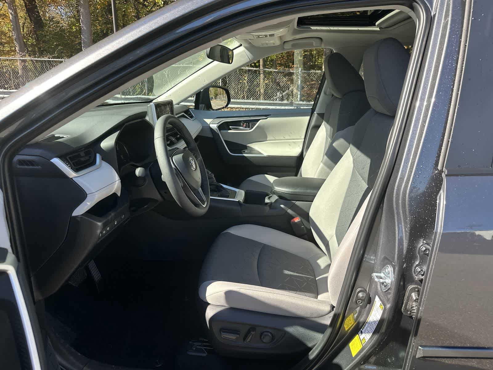 Thumbnail: 2025 Toyota RAV4 - 26