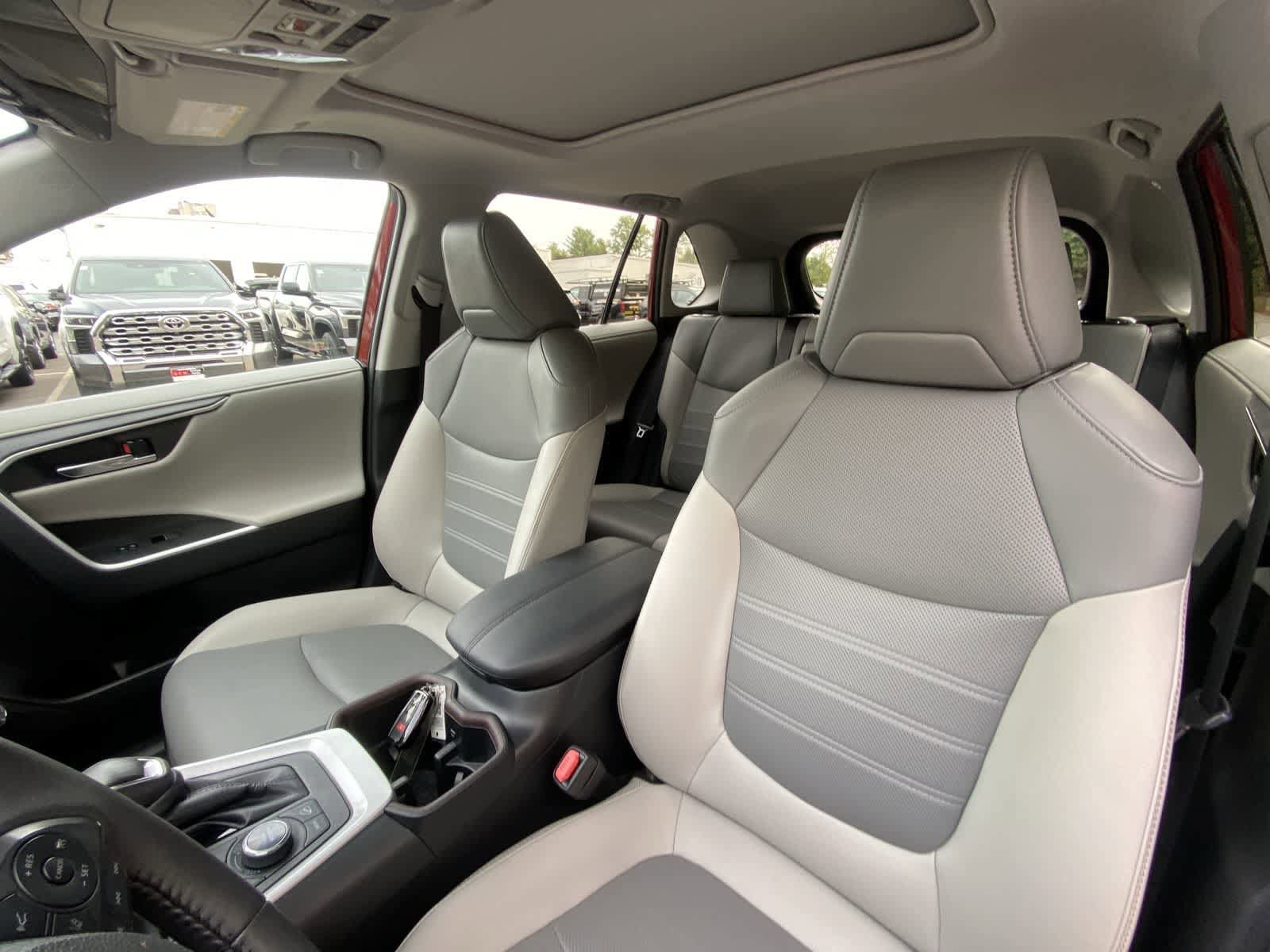 Thumbnail: 2024 Toyota RAV4 - 18