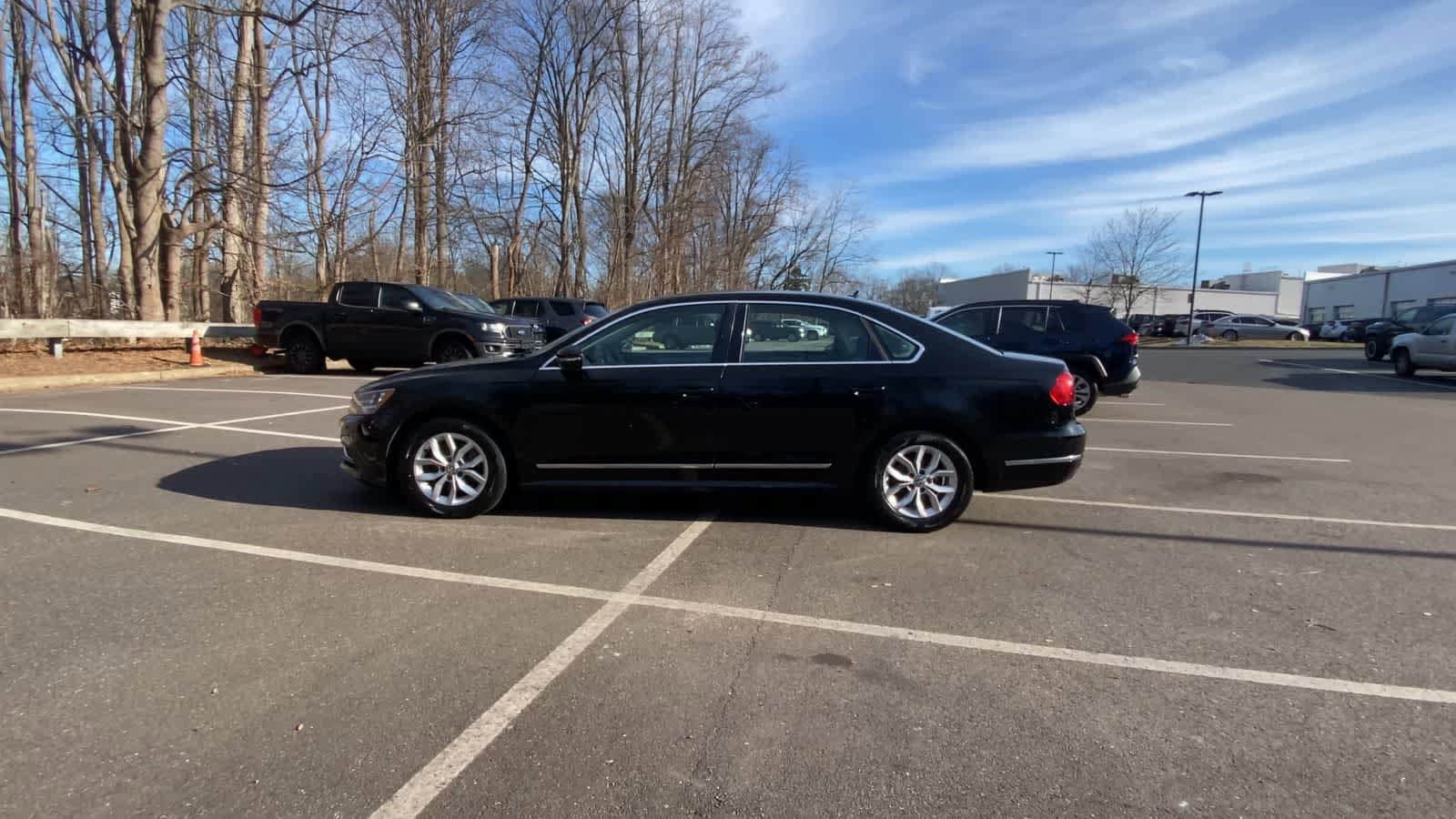 Thumbnail: 2016 Volkswagen Passat - 12